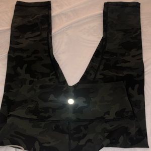 Lululemon incognito camo wunder under crop